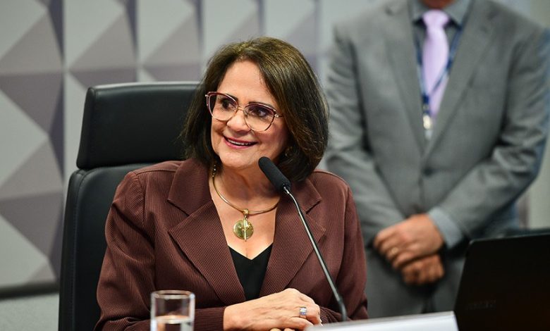 INSS: Damares Alves comemora vitória histórica com a proibição dos descontos associativos em aposentadorias e pensões