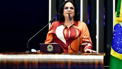 Damares Alves Reage com Força à Prisão de Bolsonaro e Redireciona Debates ao Banco Master, Elevando a Pressão Política no Senado e no Cenário Nacional