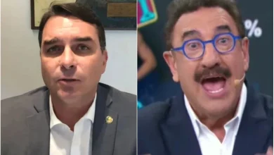 Ratinho desmente Metrópoles ao vivo e confirma entrevista com Flávio Bolsonaro no SBT