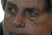 A defesa do ex-presidente Jair Bolsonaro teve um novo pedido encaminhado ao ministro Alexandre de Moraes, do Supremo Tribunal Federal (STF). A solicitação foi apresentada após a indicação de que uma nova cirurgia estaria sendo considerada essencial para a saúde do ex-mandatário. Assim, foi pedido que a medida cautelar que restringe sua liberdade fosse flexibilizada, permitindo deslocamentos médicos mais amplos e sem limitações logísticas.