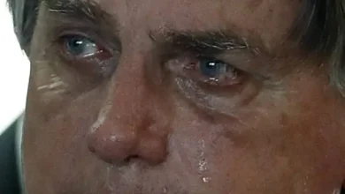 Bolsonaro, Alexandre de Moraes, STF, cirurgia Bolsonaro, defesa Bolsonaro, política brasileira, (10) 2 A defesa do ex-presidente Jair Bolsonaro teve um novo pedido encaminhado ao ministro Alexandre de Moraes, do Supremo Tribunal Federal (STF). A solicitação foi apresentada após a indicação de que uma nova cirurgia estaria sendo considerada essencial para a saúde do ex-mandatário. Assim, foi pedido que a medida cautelar que restringe sua liberdade fosse flexibilizada, permitindo deslocamentos médicos mais amplos e sem limitações logísticas.