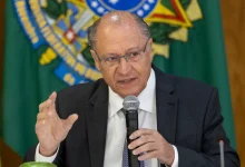 Alckmin destaca papel decisivo de Lula na defesa da democracia brasileira