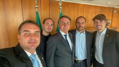 Filhos de Bolsonaro reagem à decisão de Moraes que anulou sindicância do CFM