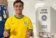 Nikolas Ferreira incentiva jovens a tirar o título de eleitor e votar em Flávio Bolsonaro