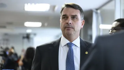 Flávio Bolsonaro cresce e já empata tecnicamente no segundo turno, diz Paraná Pesquisas
