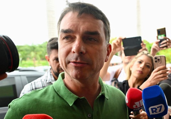 Flávio Bolsonaro lidera pesquisa e surge como candidato preferido da direita
