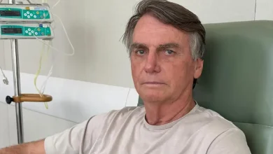 Saúde de Bolsonaro pode chegar a ponto de não retorno, alerta Carlos Bolsonaro