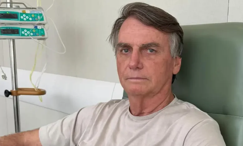 Saúde de Bolsonaro pode chegar a ponto de não retorno, alerta Carlos Bolsonaro