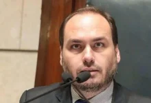 Saúde de Bolsonaro piora, afirma Carlos Bolsonaro em declaração pública