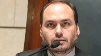 Saúde de Bolsonaro piora, afirma Carlos Bolsonaro em declaração pública